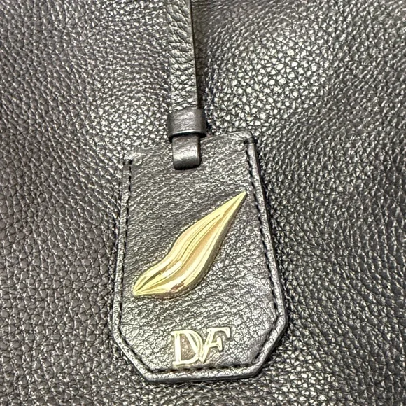 Diane Von Furstenberg Elegant Black Crossbody Bag - Picture 3 of 4